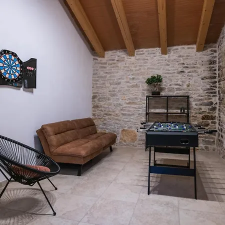 Honey House Vila