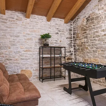 Honey House Vila