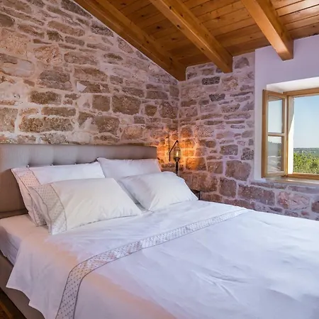 Honey House Vila