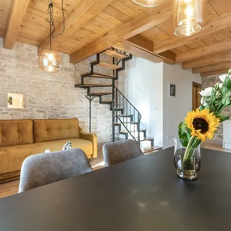 Vila Honey House