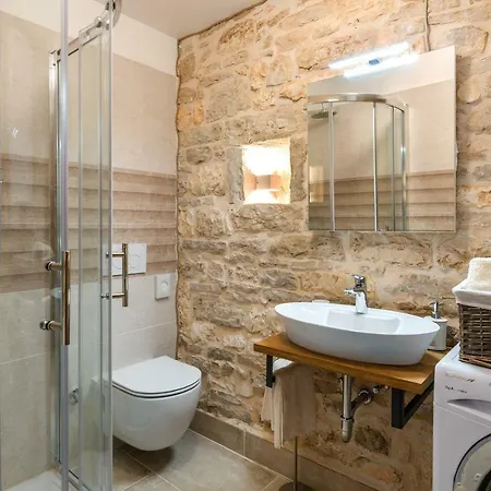 Villa Honey House Roial