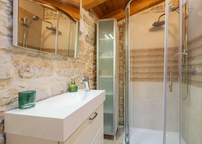 Honey House Vila Jural