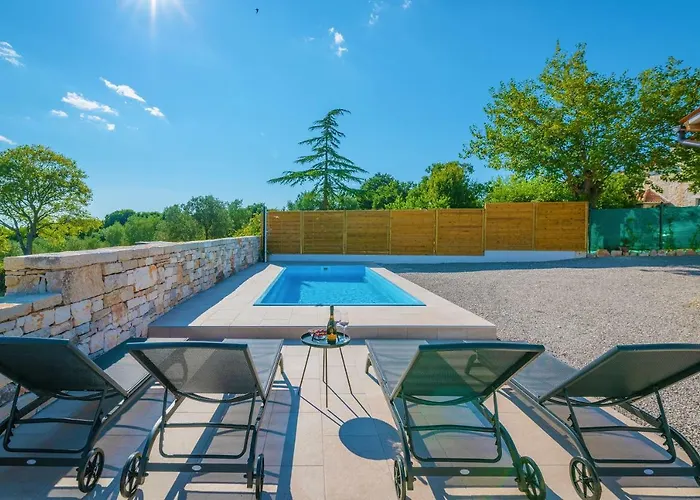 Honey House Vila Jural