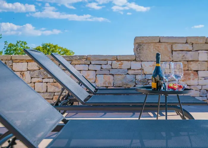 Honey House Vila Jural